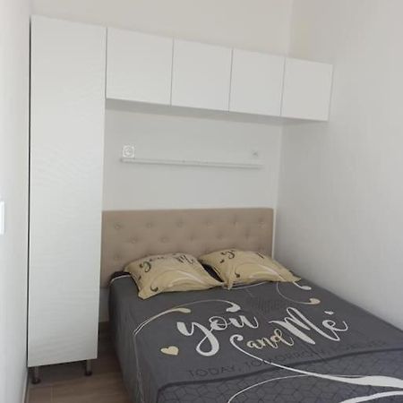 Maison, Rue Calme Dans Village Saint-Mitre-les-Remparts 外观 照片
