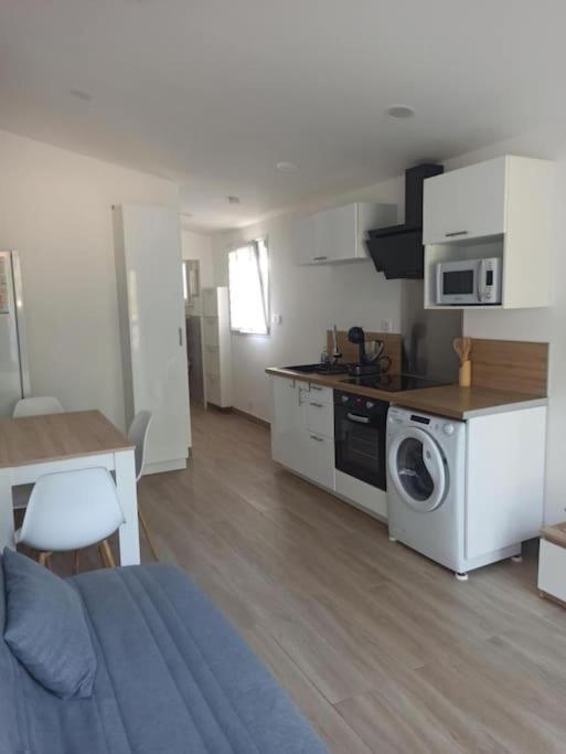 Maison, Rue Calme Dans Village Saint-Mitre-les-Remparts 外观 照片